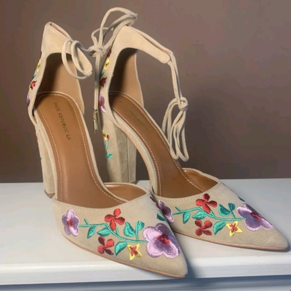 Tan floral shoes with ties
